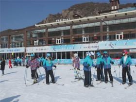 張家口第五屆“萬名學(xué)生上冰雪”活動正式啟動！