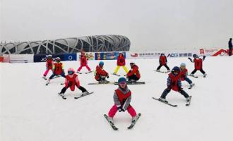 奧運(yùn)冠軍攜冰雪愛好者助力冬奧活動啟動