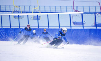 “冷冰雪”成“熱經(jīng)濟(jì)” 成都冰雪運(yùn)動(dòng)受熱捧