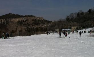 山東濟(jì)南九頂塔滑雪場(chǎng)