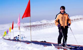 新疆烏魯木齊雪蓮山高爾夫燈光滑雪場