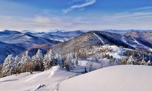 北大湖滑雪度假區(qū)擁有豐富的冰雪資源