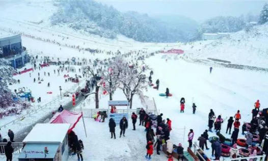 曾家山滑雪場(chǎng)對(duì)外營(yíng)業(yè) 朝天旅游開(kāi)啟“冰雪模式”