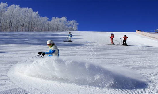 冰雪體育產(chǎn)業(yè)拉動就業(yè)與消費(fèi) 促綠色轉(zhuǎn)型