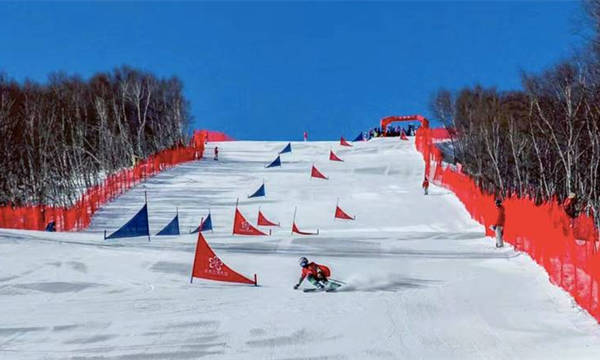 鼓勵(lì)學(xué)生上冰上雪，北京市級(jí)冰雪示范校已有200多所