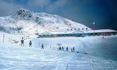 神農(nóng)架國(guó)際滑雪場(chǎng)