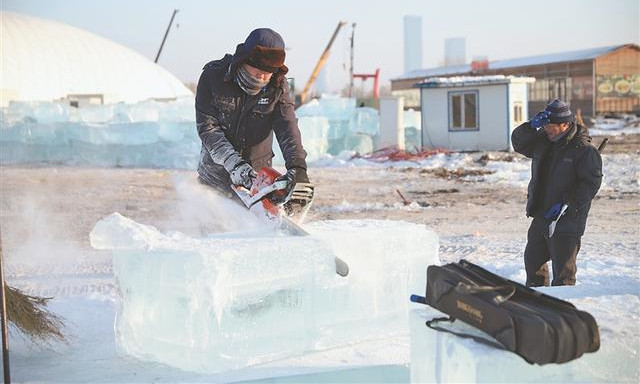 哈爾濱冰雪大世界冰建施工正式開始