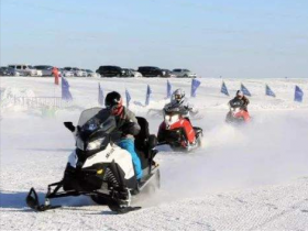 青島冰雪節(jié)預(yù)熱冬奧會 奧運冠軍現(xiàn)身為冰雪少年助力