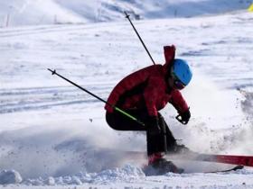 伊犁州：滑雪場(chǎng)“開板” 迎接新雪季